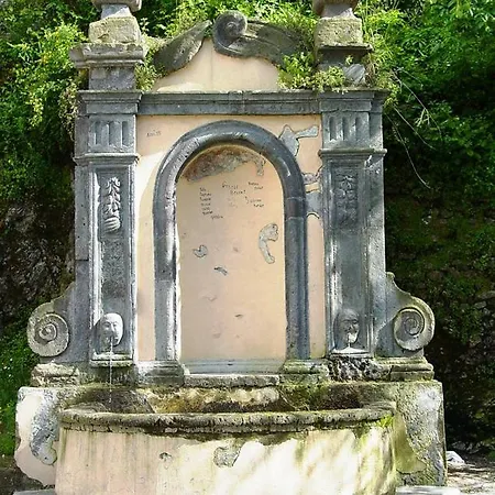 La Fontana De Li Papi